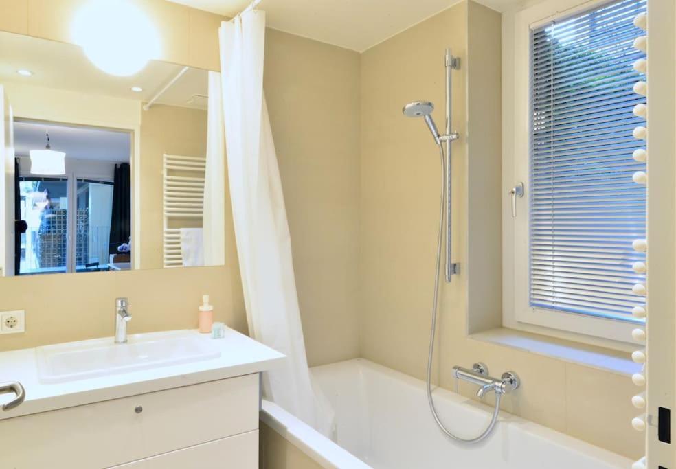 Spacious And Close To Center