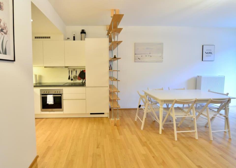 Spacious And Close To Center * Wien