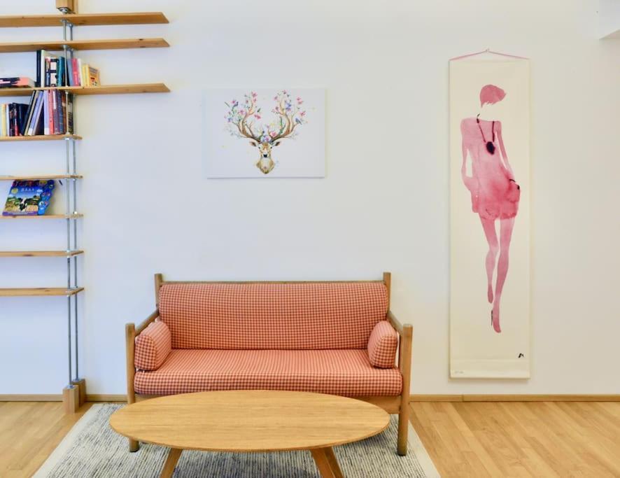 Spacious And Close To Center Apartment Wien