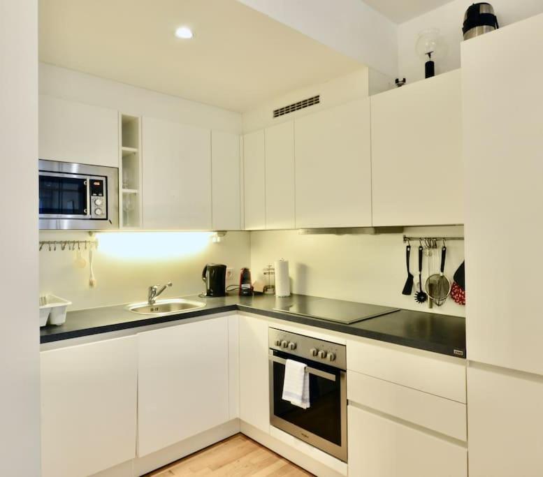 Spacious And Close To Center *