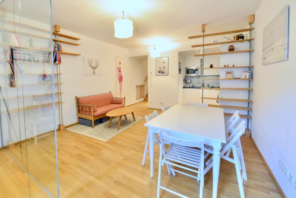 Spacious And Close To Center Apartment Wien