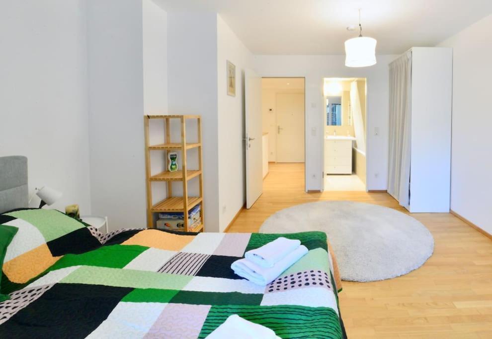 Spacious And Close To Center *