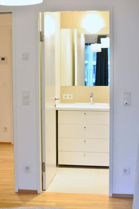 Spacious And Close To Center Apartment *