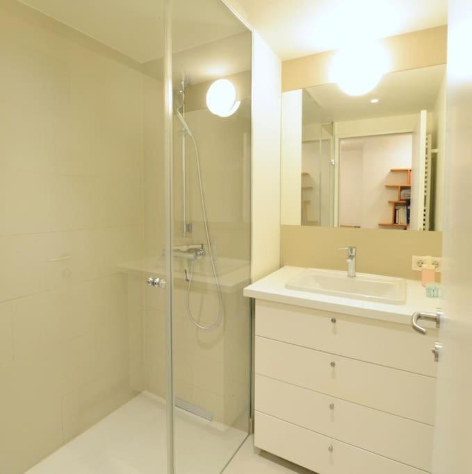 Spacious And Close To Center *